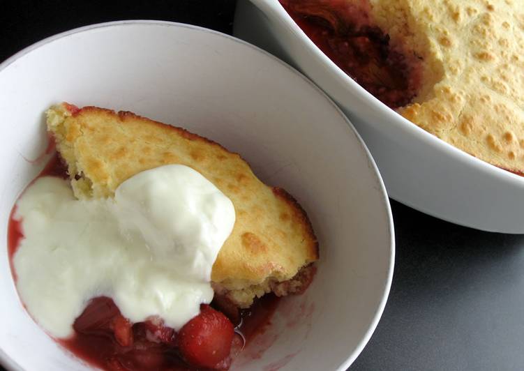 Rhubarb &amp; Strawberry Cobbler