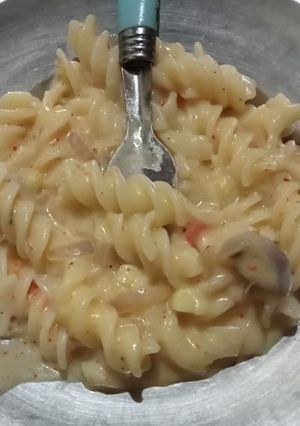 व्हाइट सॉस पास्ता (white sauce pasta recipe in Hindi) रेसिपी मुख्य फोटो