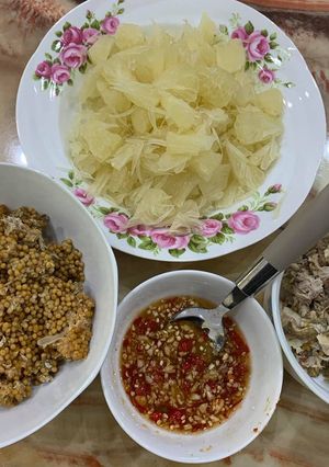 Hình của món Trứng sam trộn gỏi bưởi.