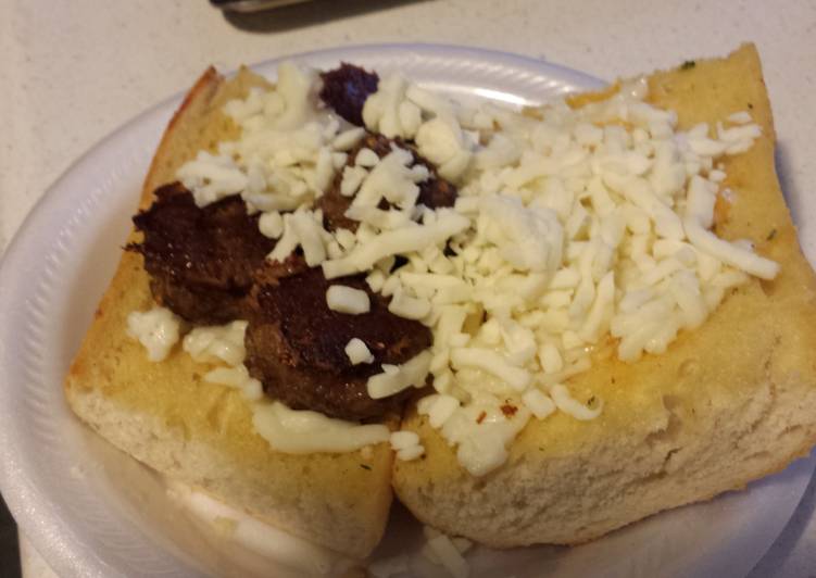 Recipe of Speedy Garlic parmesan meatball on Garlic bread Sub