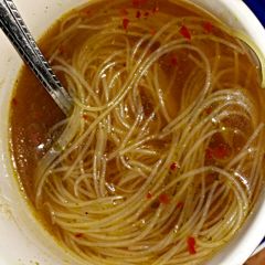 A picture of Rice noodle soup *phake pho*.