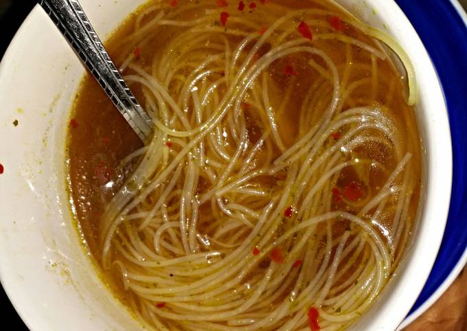 Rice noodle soup <em>phake pho</em>