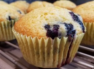 รูปของ บลูเบอรี่มัฟฟิน สูตรทำง่าย อร่อยด้วย Blueberry Muffins