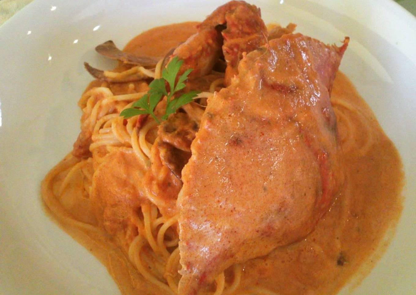 Pasta with blue crab and tomato cream