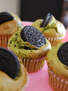 A picture of Matcha Oreo Muffins.