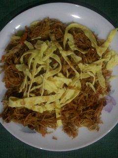 এগ-চিকেন চাউমিন (Egg-chicken chow mein recipe in Bengali) রেসিপির প্রধান ছবি