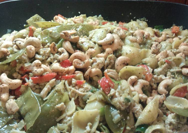 Chicken.pesto.pasta.with cashews and parmesan