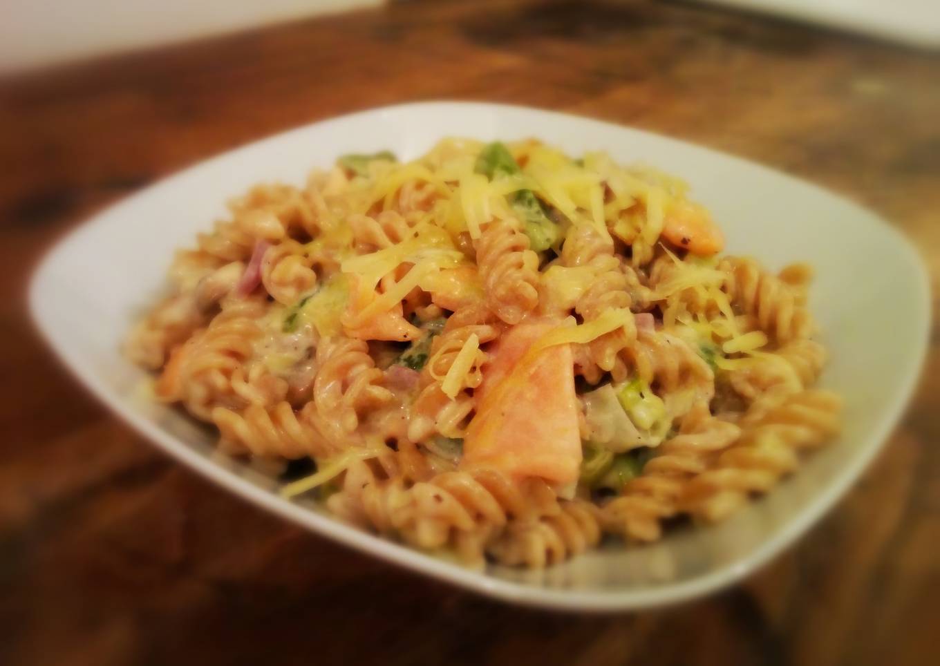 Pasta with smoked salmon