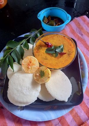 A picture of Sooji Ki idli.