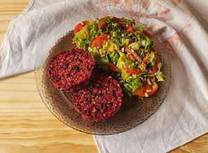 Una foto de 🫘 Hamburguesas de remolacha y porotos negros #singluten 🫘