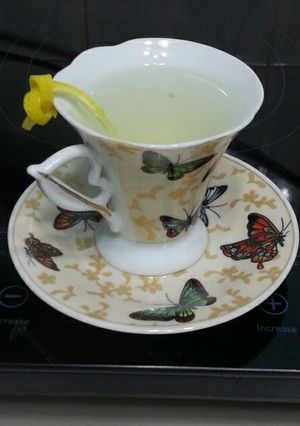 A picture of Lemon And Warm Water.