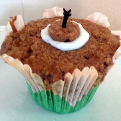 A picture of PUMPKIN CUPCAKES WITH CREAM FILLING.