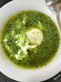 Una foto de Sopa de vegetales kesvit con huevo