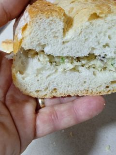 Una foto de Bocata pescado al horno con mahonesa
