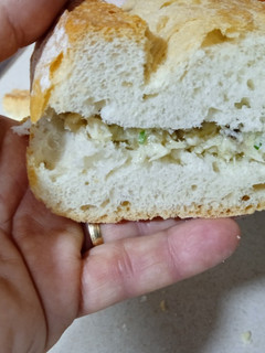 Una foto de Bocata pescado al horno con mahonesa