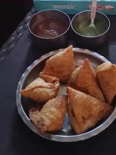 समोसे (samose recipe in Hindi) रेसिपी मुख्य फोटो