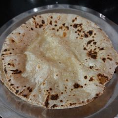 A picture of Kathiya wadi fulka roti.
