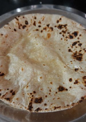 A picture of Kathiya wadi fulka roti.