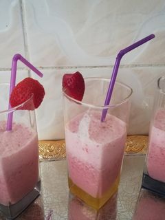 صورة لوصفة عصير فراولة 🍓 بزنجبيل وعسل 🍯