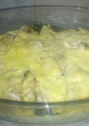 Una foto de Pastel de espinacas y pechuga de pollo, sin harina en microondas