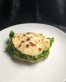 Pan pita con kebab de pollo