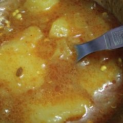 A picture of Aloo Raswale.