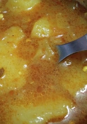 A picture of Aloo Raswale.