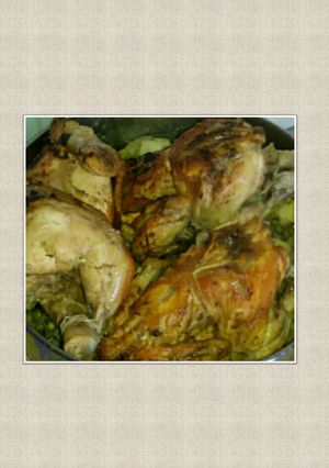 Foto principal de Pollos al horno con guisantes y patatas