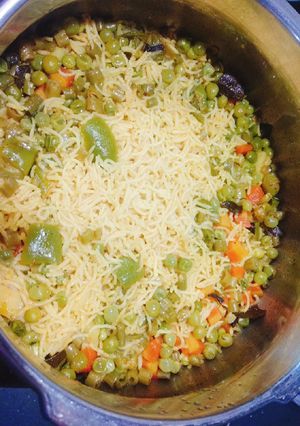 मिक्स वेज पुलाव (Mix veg pulav recipe in Hindi) रेसिपी मुख्य फोटो