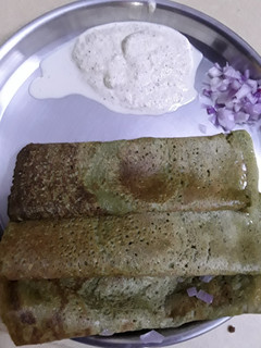 ஆந்திரா பெசரெட் / பச்சை பயிறு தோசை(pachai payiru dosai Recipe in tamil) செய்முறை முக்கிய புகைப்படம்
