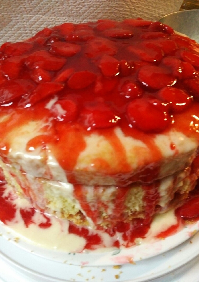 A picture of 3- Layer Strawberry Naked Drip Cake from scratch.