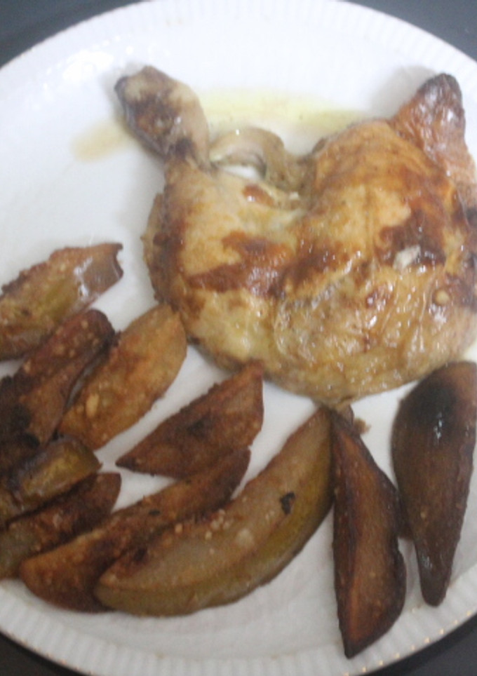 Una foto de Sobras de pollo asado con peras fritas