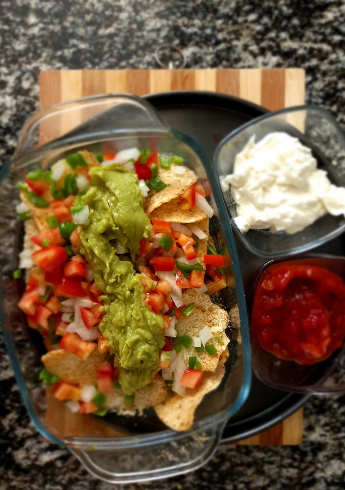 Una foto de Nachos con guacamole