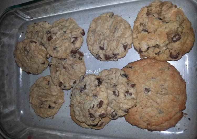 Oatmeal chocolate chip raisin cookies