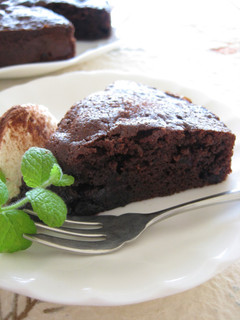 A picture of Chocolate Berry Cake.