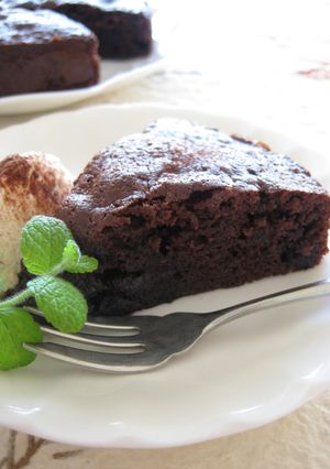 A picture of Chocolate Berry Cake.