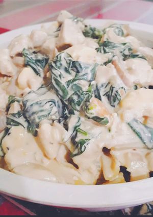 A picture of Creamy Chicken and Spinach Pasta.