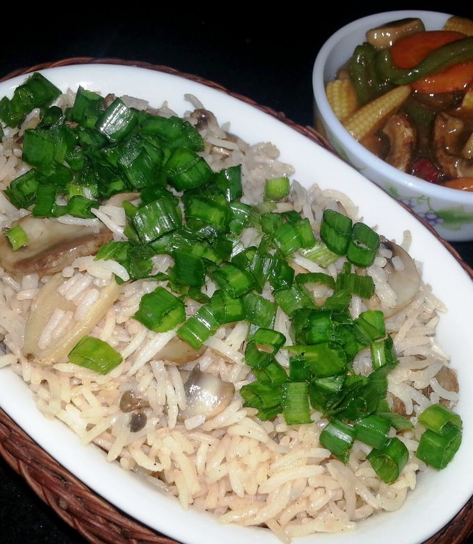 A picture of GINGER MUSHROOM FRIED RICE.