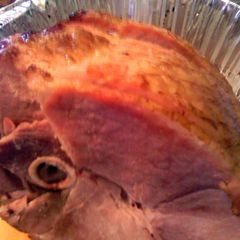 A picture of smoked ham.