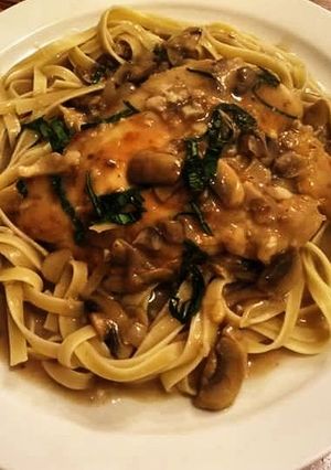 A picture of Chicken Marsala.