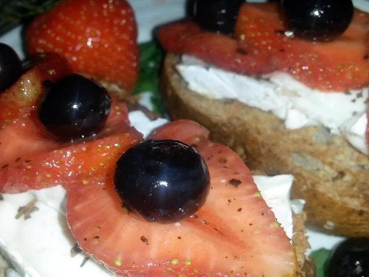 Easy Steps Make|Recipe} Sig&amp;#39;s Berries over Goat&amp;#39;s Cheese Crostini Anti-Fail