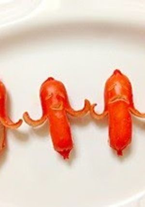 A picture of Sausage Aliens.