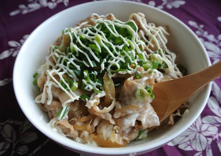 Steps to Prepare Quick Scallion-Mayonnaise with Pork Rice Bowl
