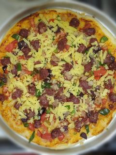 صورة لوصفة بيتزا السجق 🍕🍕