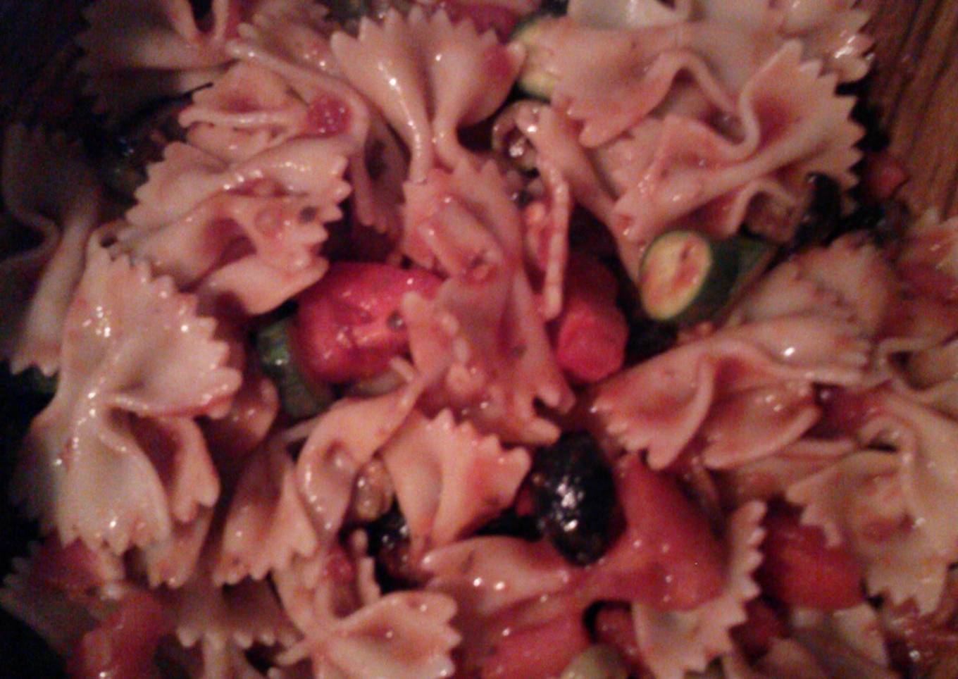 Moxy salad with pasta