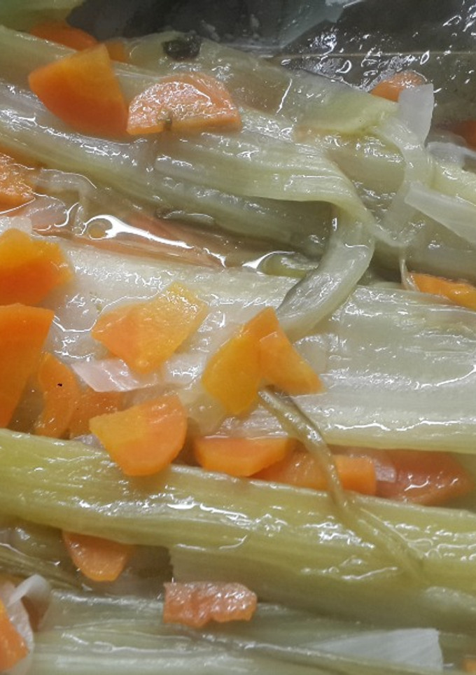 Una foto de Pencas de acelga en escabeche de verduras #BBB