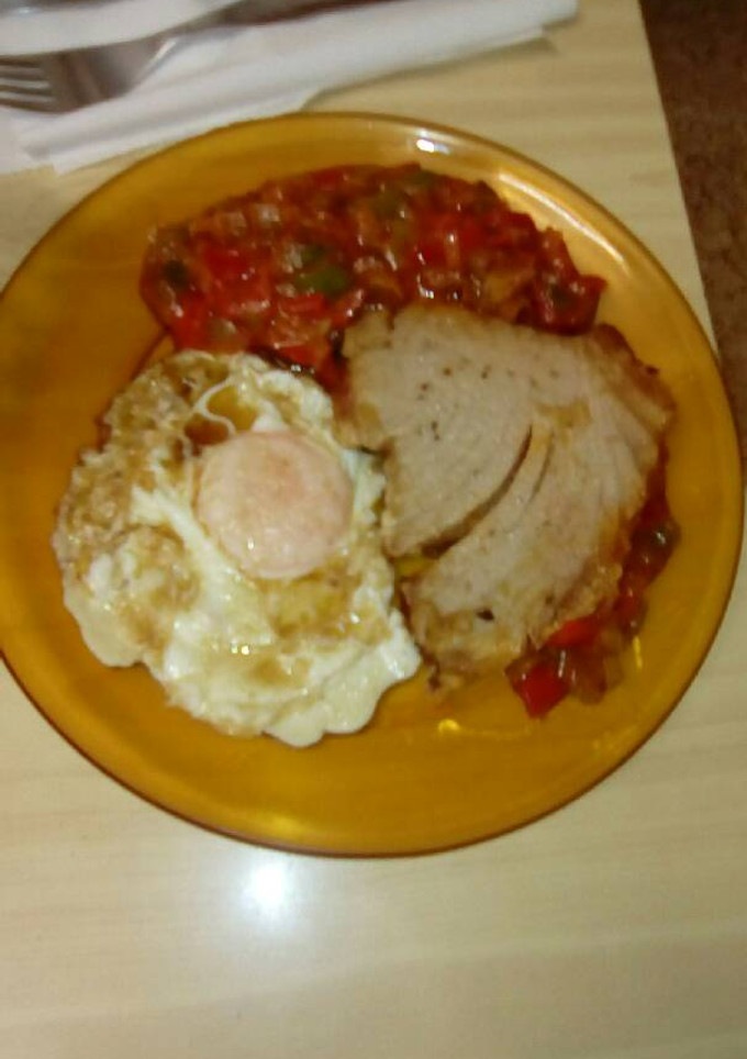 Una foto de Atún con pimiento y tomate
