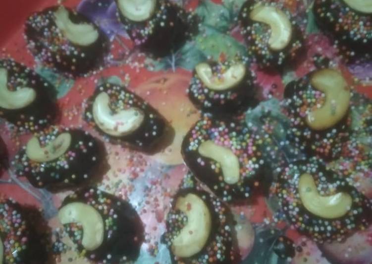 Kurma coklat kacang mete + keju