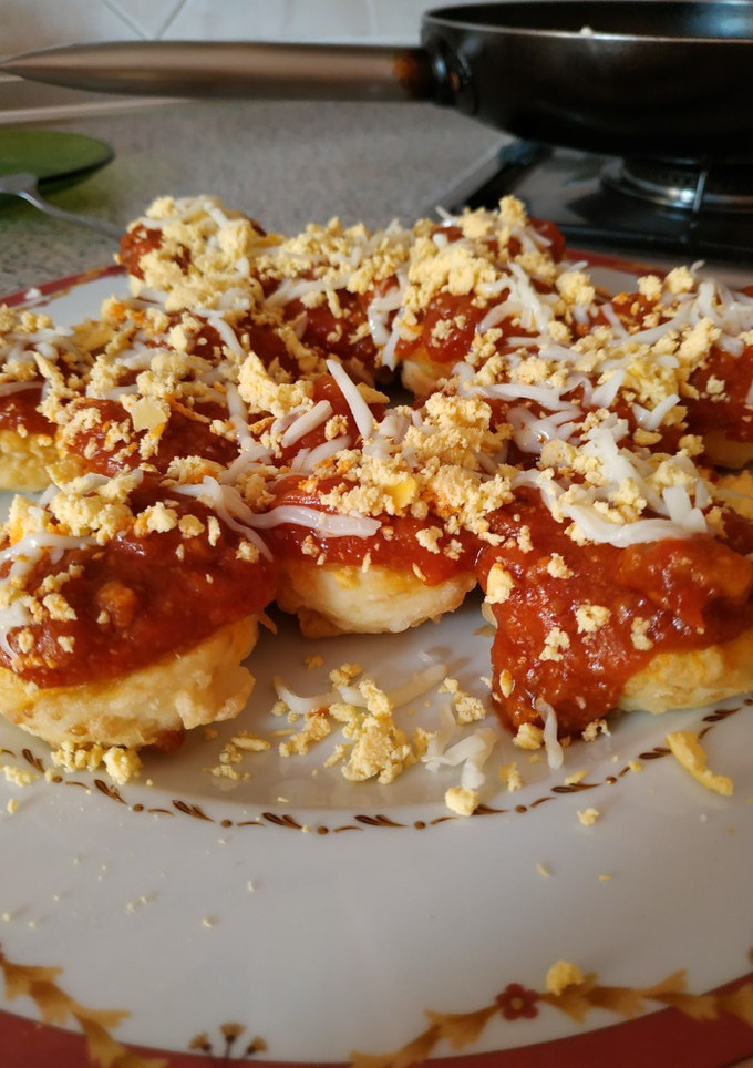 Una foto de Huevos rellenos de bechamel con salsa boloñesa