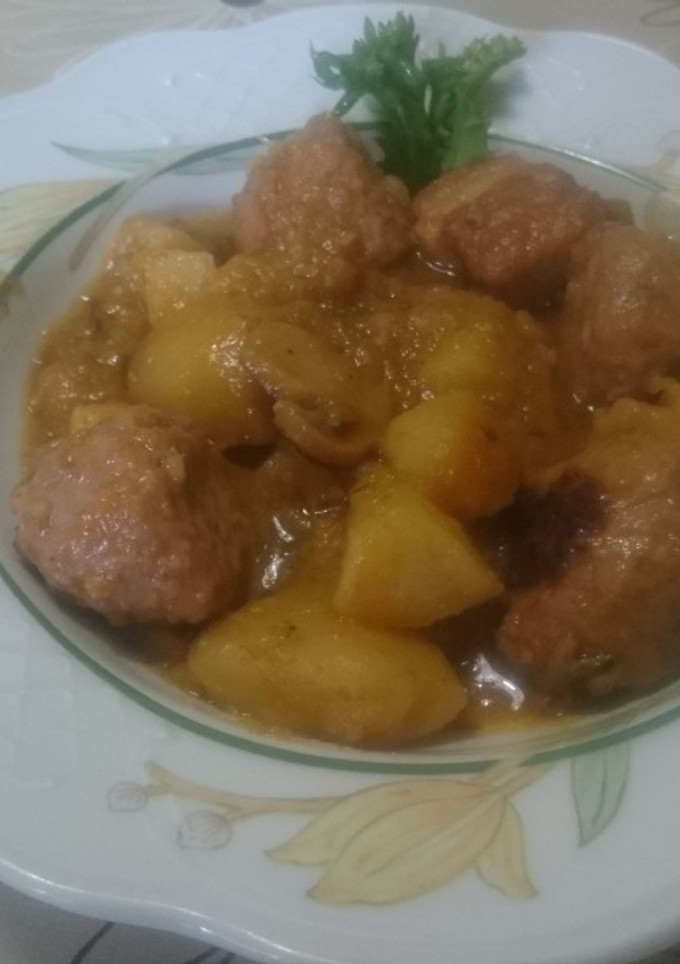 Una foto de Albóndigas guisadas fáciles